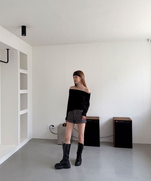 4INT.(フォイント)の「ベーシック オフショルダー 無地 長袖 Tシャツ(Tシャツ/カットソー・レディース・ベージュ/ホワイト/ブラック/グレー・FREE)」の8枚目の写真