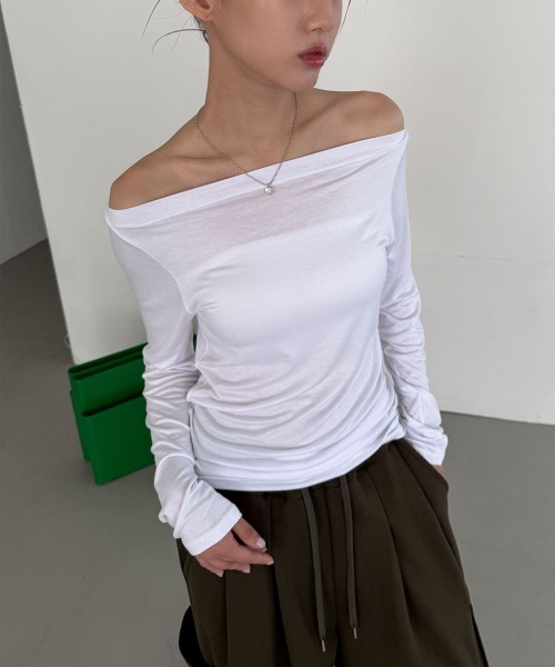4INT.(フォイント)の「ベーシック オフショルダー 無地 長袖 Tシャツ(Tシャツ/カットソー・レディース・ベージュ/ホワイト/ブラック/グレー・FREE)」の15枚目の写真