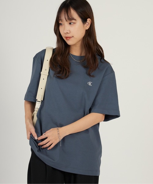 Calvin Klein(カルバン・クライン)の「Calvin Klein/カルバンクライン SS EASY MONOGRAM TEE ワンポイント 半袖 Tシャツ カットソー メンズ レディース 秋 秋服 2026年秋冬(Tシャツ/カットソー・メンズ・ホワイト/ブラック/ブルー・S/XL/L/M)」の3枚目の写真