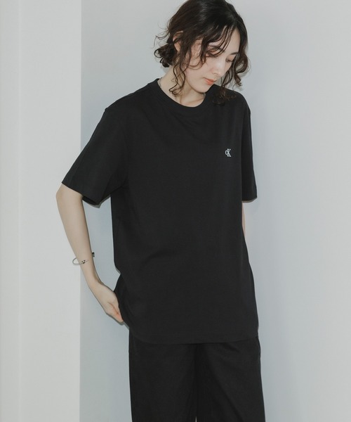 Calvin Klein(カルバン・クライン)の「Calvin Klein/カルバンクライン SS EASY MONOGRAM TEE ワンポイント 半袖 Tシャツ カットソー メンズ レディース 秋 秋服 2026年秋冬(Tシャツ/カットソー・メンズ・ホワイト/ブラック/ブルー・S/XL/L/M)」の20枚目の写真