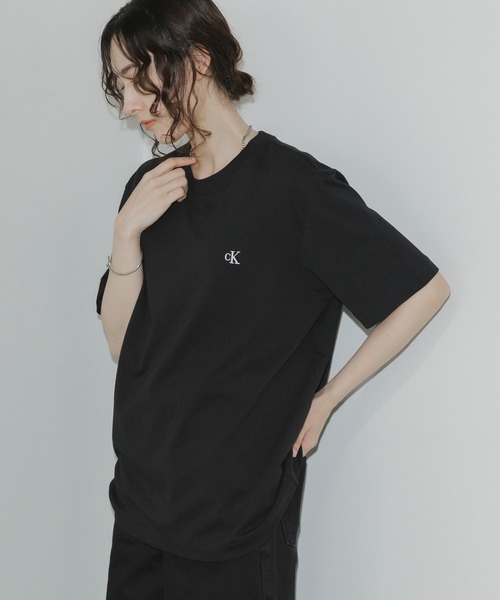 Calvin Klein(カルバン・クライン)の「Calvin Klein/カルバンクライン SS EASY MONOGRAM TEE ワンポイント 半袖 Tシャツ カットソー メンズ レディース 秋 秋服 2026年秋冬(Tシャツ/カットソー・メンズ・ホワイト/ブラック/ブルー・S/XL/L/M)」の19枚目の写真