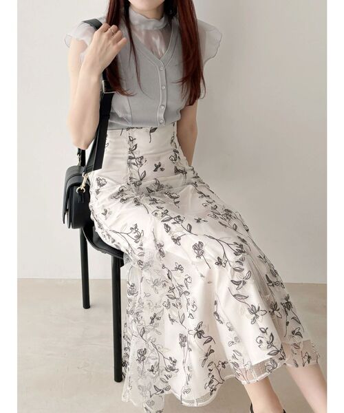 MERCURYDUO(マーキュリーデュオ)の「エンブロイダリーマーメイドスカート(スカート・レディース・オフホワイト/ラベンダー/カーキ・SMALL/MEDIUM)」の2枚目の写真