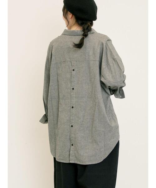 Samansa Mos2（サマンサ モスモス）の「後ろ釦スキッパーチュニック（チュニック・レディース・ベージュ/パープル/イエロー/グリーン/チャコールグレー・F）」の2枚目の写真