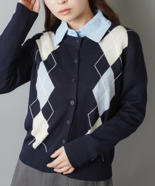 SPINNS(スピンズ)の「ワンホン女子を先取り♪配色アーガイルの大人可愛い万能カーデ(カーディガン/ボレロ・レディース・ワイン/ネイビー/グレー・ONESIZE)」の3枚目の写真