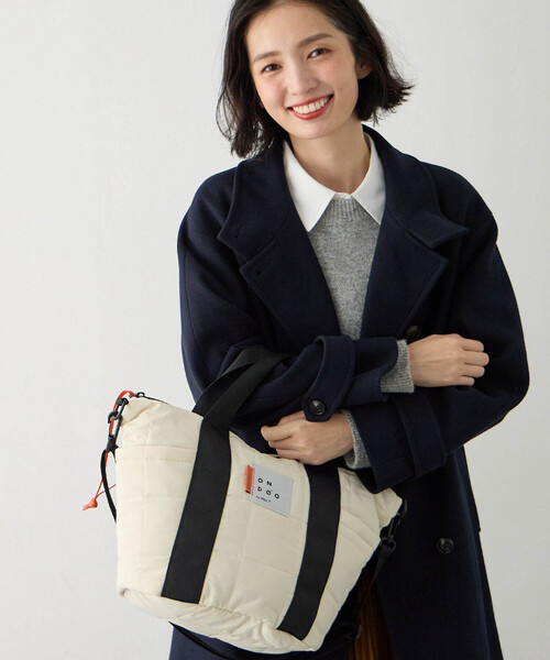 CROSSPLUS ONLINE(クロスプラスオンライン)の「【ONDOO】キルティング2wayトートバック【撥水】(トートバッグ・レディース・ブラック/ベージュ/オフホワイト/グレー・フリー)」の7枚目の写真