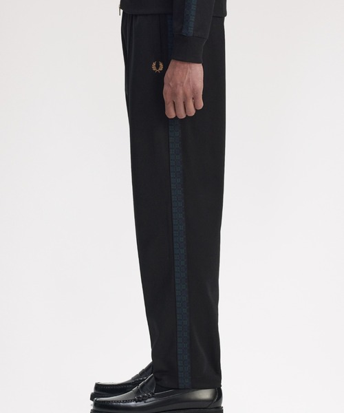 FRED PERRY（フレッドペリー）の「Black Watch Tartan Taped Track Pants／ブラックウォッチタータンチェックテープトラックパンツ（その他パンツ・メンズ・ブラック・M/S/XS）」の8枚目の写真