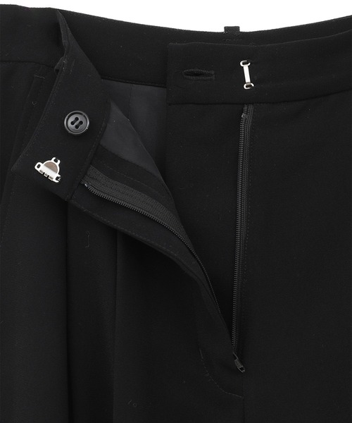CLANE(クラネ)の「【CLANE/クラネ】BASIC TUCK PANTS/ベーシックタックパンツ(スラックス・レディース・ブラウン/ブラック・1/2)」の4枚目の写真