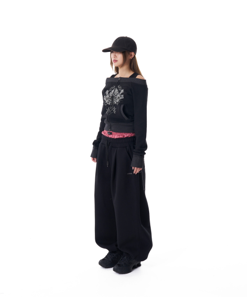 AAKAM(アーカム)の「CROS2 Off-shoulder Zip-Up (Black)(その他トップス・レディース・その他・FREE)」の4枚目の写真