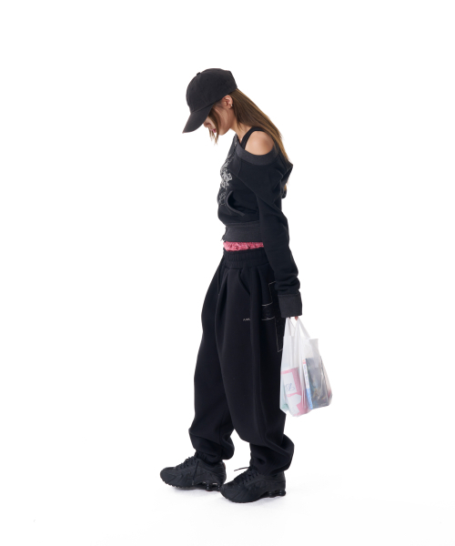 AAKAM(アーカム)の「CROS2 Off-shoulder Zip-Up (Black)(その他トップス・レディース・その他・FREE)」の8枚目の写真