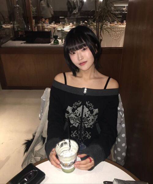 AAKAM(アーカム)の「CROS2 Off-shoulder Zip-Up (Black)(その他トップス・レディース・その他・FREE)」の12枚目の写真