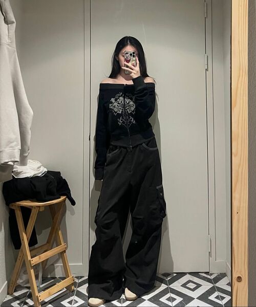 AAKAM(アーカム)の「CROS2 Off-shoulder Zip-Up (Black)(その他トップス・レディース・その他・FREE)」の13枚目の写真