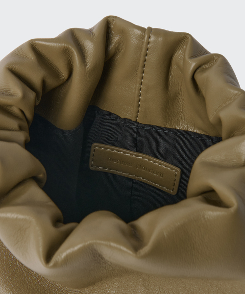 MUSINSA STANDARD WOMAN（ムシンサスタンダードウーマン）の「ウィメンズミニダッフルスリングバッグ[オリーブ]（メッセンジャーバッグ・レディース・その他・FREE）」の10枚目の写真
