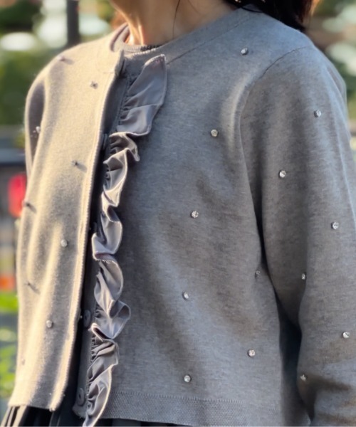 Neige(ネージュ)の「ジュエルフリルカーディガン(カーディガン/ボレロ・レディース・ブラック/アイボリー/グレー・ONE SIZE)」の13枚目の写真