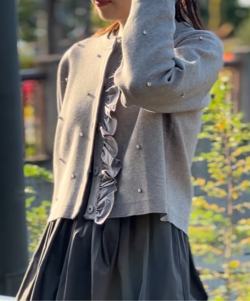 Neige(ネージュ)の「ジュエルフリルカーディガン(カーディガン/ボレロ・レディース・ブラック/アイボリー/グレー・ONE SIZE)」の14枚目の写真