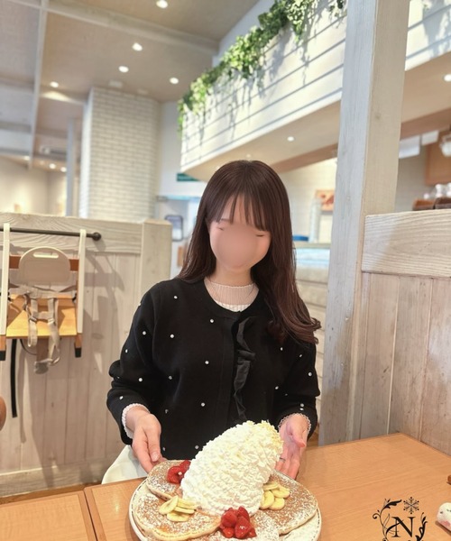 Neige(ネージュ)の「ジュエルフリルカーディガン(カーディガン/ボレロ・レディース・ブラック/アイボリー/グレー・ONE SIZE)」の5枚目の写真