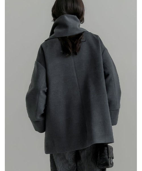 Re:EDIT（リエディ）の「[2025 WINTER COLLECTION][2点セット]フェイクウールスタンドカラーストール付きミドルコート（ポンチョ・レディース・ブラック/グレイッシュベージュ/チャコールグレー・MEDIUM/LARGE）」の17枚目の写真