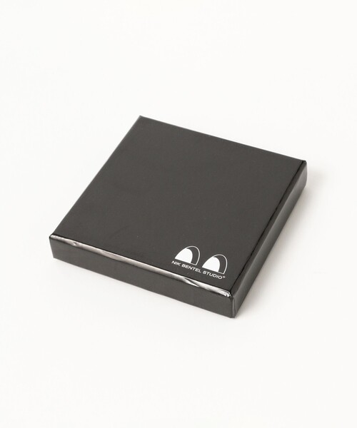 bpr BEAMS（ビーピーアール ビームス ）の「Nik BENTAL / Floppy Disk Wallet（財布・レディース・ベージュ/ブラック・ONE SIZE）」の5枚目の写真