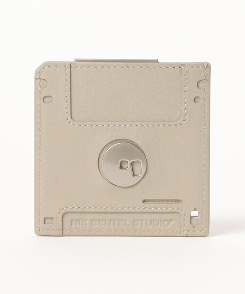 bpr BEAMS（ビーピーアール ビームス ）の「Nik BENTAL / Floppy Disk Wallet（財布・レディース・ベージュ/ブラック・ONE SIZE）」の7枚目の写真