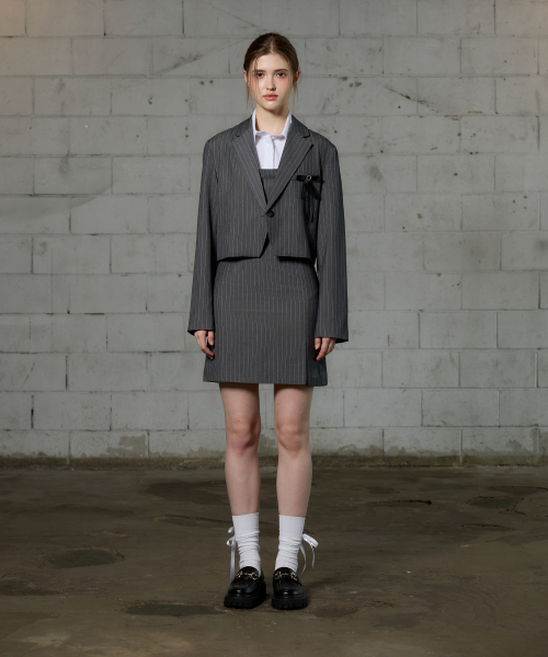 ARI(アリ)の「MEOW CROP BLAZER / GRAY(テーラードジャケット・レディース・グレー・FREE)」の2枚目の写真