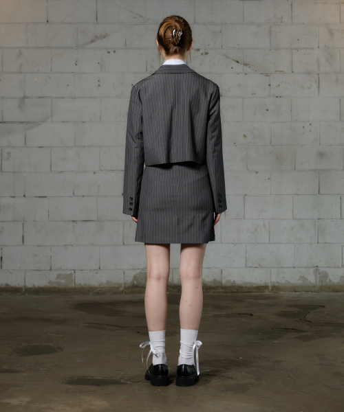 ARI(アリ)の「MEOW CROP BLAZER / GRAY(テーラードジャケット・レディース・グレー・FREE)」の4枚目の写真