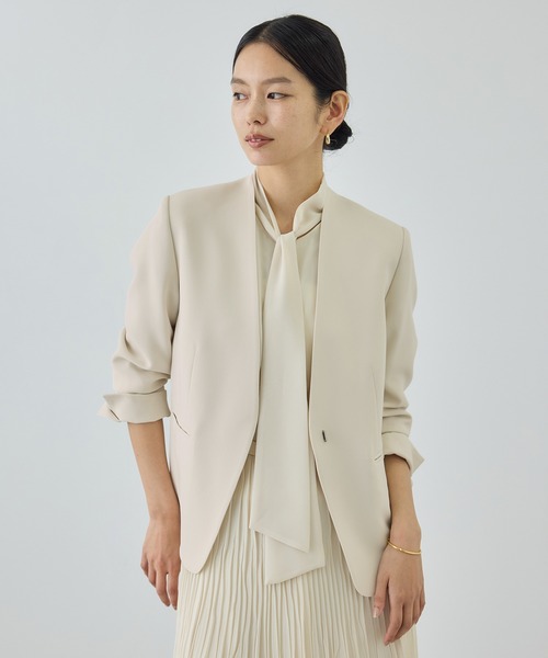 ROPE'（ロペ）の「トリアセダブルクロス Ｖネックジャケット/セットアップ対応・イージーケア・26SS（ノーカラージャケット・レディース・ベージュ/ネイビー・36/38/40）」の3枚目の写真