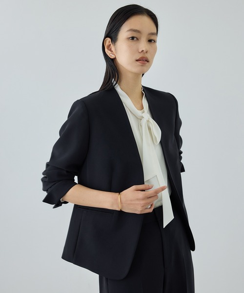 ROPE'（ロペ）の「トリアセダブルクロス Ｖネックジャケット/セットアップ対応・イージーケア・26SS（ノーカラージャケット・レディース・ベージュ/ネイビー・36/38/40）」の6枚目の写真