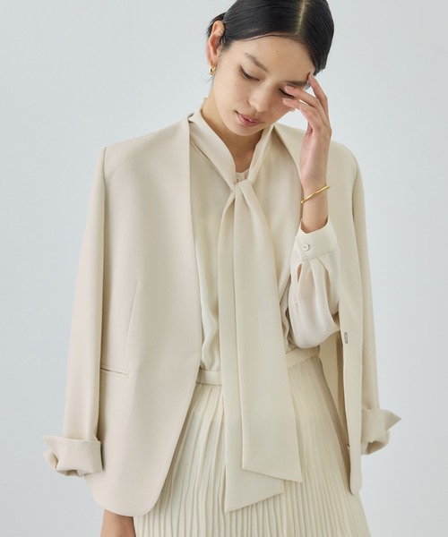 ROPE'（ロペ）の「トリアセダブルクロス Ｖネックジャケット/セットアップ対応・イージーケア・26SS（ノーカラージャケット・レディース・ベージュ/ネイビー・36/38/40）」の13枚目の写真