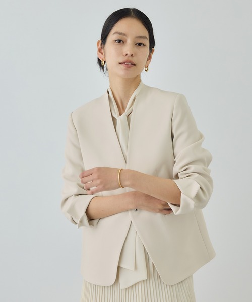 ROPE'（ロペ）の「トリアセダブルクロス Ｖネックジャケット/セットアップ対応・イージーケア・26SS（ノーカラージャケット・レディース・ベージュ/ネイビー・36/38/40）」の14枚目の写真