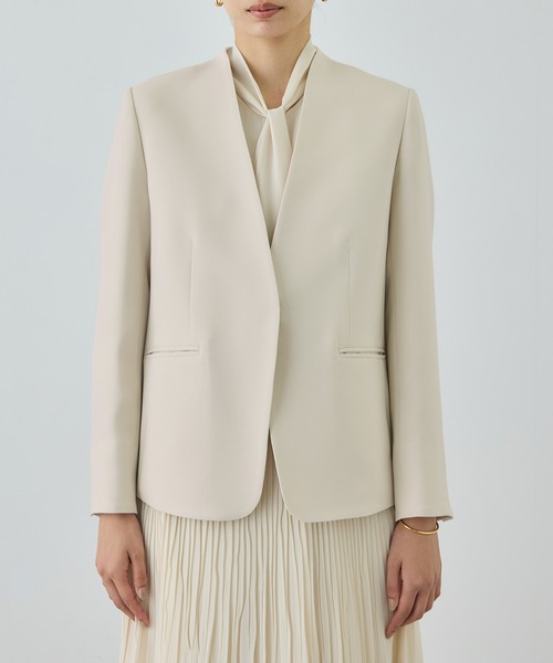 ROPE'（ロペ）の「トリアセダブルクロス Ｖネックジャケット/セットアップ対応・イージーケア・26SS（ノーカラージャケット・レディース・ベージュ/ネイビー・36/38/40）」の15枚目の写真