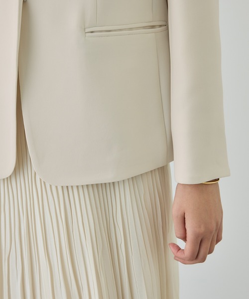 ROPE'（ロペ）の「トリアセダブルクロス Ｖネックジャケット/セットアップ対応・イージーケア・26SS（ノーカラージャケット・レディース・ベージュ/ネイビー・36/38/40）」の22枚目の写真