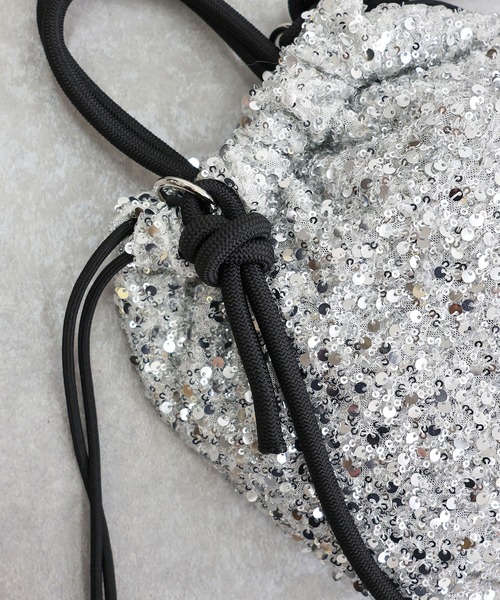 COLDE （コルデ）の「スパンコール2way巾着トートバッグ【詳細動画あり】（トートバッグ・レディース・シルバー/ブラック・FREE）」の4枚目の写真