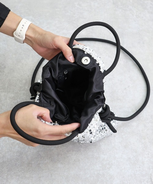 COLDE （コルデ）の「スパンコール2way巾着トートバッグ【詳細動画あり】（トートバッグ・レディース・シルバー/ブラック・FREE）」の6枚目の写真