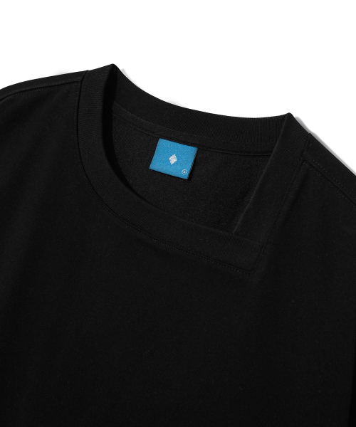 Diamond Layla(ダイアモンドレイラ)の「Curved Neck Logo Short Sleeve T-shirt T75 Black(Tシャツ/カットソー・レディース・その他・LARGE/MEDIUM/X-LARGE)」の2枚目の写真