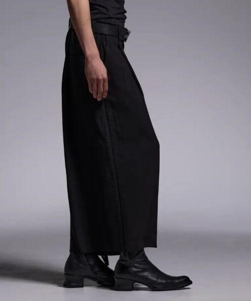 ROYAL FLASH（ロイヤルフラッシュ）の「Kiryuyrik/キリュウキリュウ/Sharring Wide Tuck Slacks / シャーリング ワイドタックスラックス（スラックス・メンズ・ブラック・LARGE/SMALL/MEDIUM）」の2枚目の写真