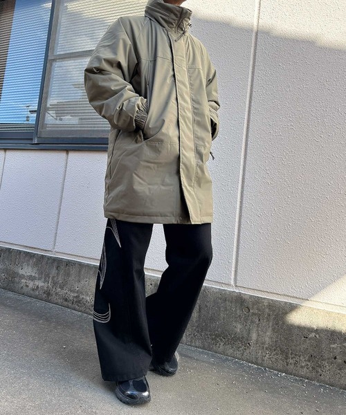NYLAUS（ナイラス）の「【Nylaus】モンスターパーカー 中綿ジャケット ミリタリーコート 中綿コート フード収納可 スタンドカラー ユニセックス（ダウンジャケット/コート・メンズ・カーキ/ブラック・M/L）」の8枚目の写真