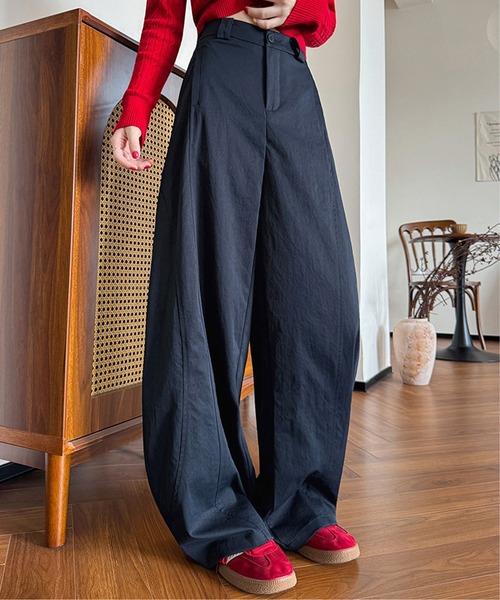 DAY CLOSET(デイ クローゼット)の「【大きいサイズ有/バックゴム有】きれいめタックインカーブシルエットワイドパンツ レディース(その他パンツ・レディース・ベージュ系その他/ホワイト/ネイビー・S/XL/M/L)」の1枚目の写真