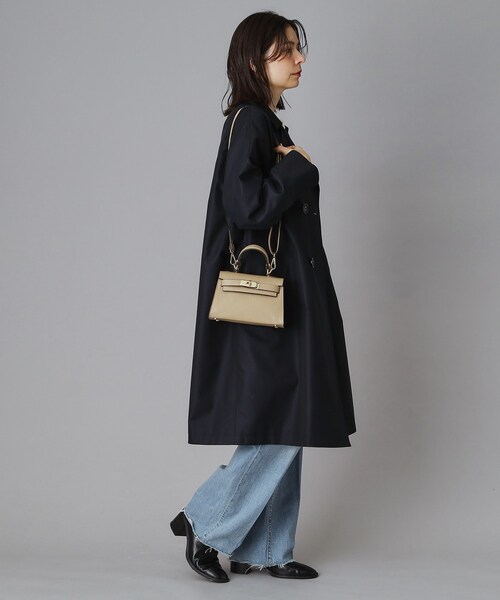 AULENTTI（オウレンティ）の「AULENTTI（オウレンティ）金具ベルト付きバッグ（ショルダーバッグ・レディース・ブラック/ベージュ・00）」の8枚目の写真