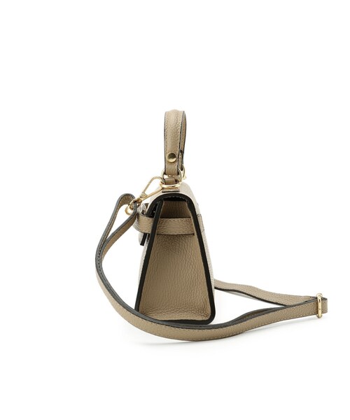 AULENTTI（オウレンティ）の「AULENTTI（オウレンティ）金具ベルト付きバッグ（ショルダーバッグ・レディース・ブラック/ベージュ・00）」の11枚目の写真