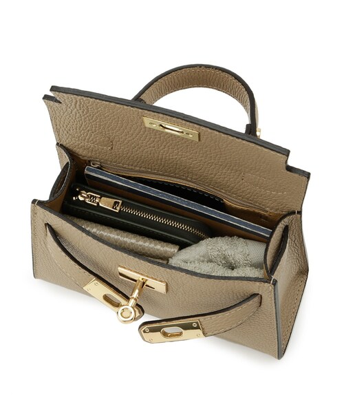 AULENTTI（オウレンティ）の「AULENTTI（オウレンティ）金具ベルト付きバッグ（ショルダーバッグ・レディース・ブラック/ベージュ・00）」の16枚目の写真