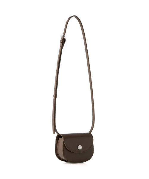 RAINBEE(レインビー)の「DEBON BAG_ DARK BROWN(メッセンジャーバッグ・レディース・ダークブラウン・FREE)」の2枚目の写真