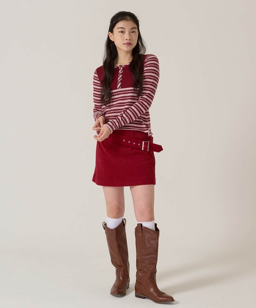TINA:JOJUN(ティーナジョジュン)の「太ベルト付き コーデュロイ ミニスカート TINA:JOJUN(スカート・レディース・レッド/ネイビー・M/S)」の4枚目の写真