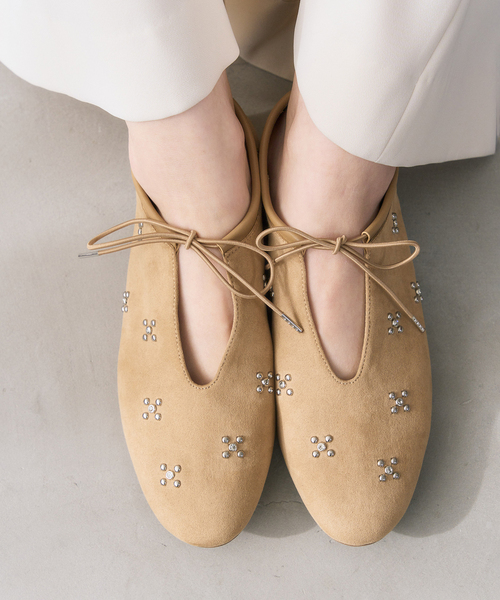 LE TALON(ルタロン)の「ディープカットスタッズフラットシューズ(バレエシューズ・レディース・ブラック系その他/ベージュ・23cm/23.5cm/24cm/24.5cm/22cm/22.5cm/25cm)」の2枚目の写真