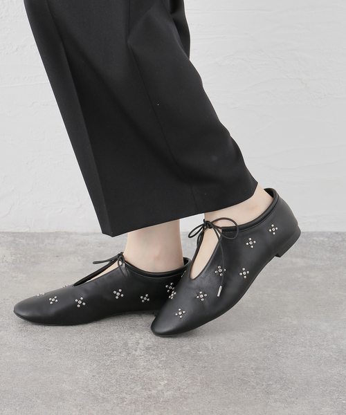 LE TALON(ルタロン)の「ディープカットスタッズフラットシューズ(バレエシューズ・レディース・ブラック系その他/ベージュ・23cm/23.5cm/24cm/24.5cm/22cm/22.5cm/25cm)」の3枚目の写真