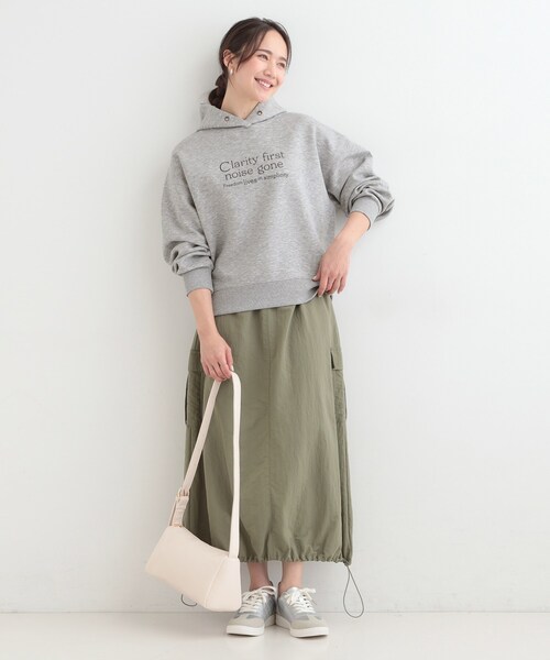 SHOO・LA・RUE(シューラルー)の「【S-LL/なめらかタッチ】選べる3柄 ロゴ入りプルパーカ(パーカー・レディース・サックスブルー系2/チャコールグレー/グレー系・01/02/04/03)」の6枚目の写真