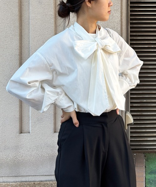 ISOOK(アイスー)の「【ISOOK / アイスー】2wayボウタイブラウス / リボンタイ シャツ スタンドカラー 2通り 前後2way マルチウェイ 長袖 白シャツ 青シャツ ホワイト ブルー(シャツ/ブラウス・レディース・ホワイト/ブルー・FREE)」の21枚目の写真