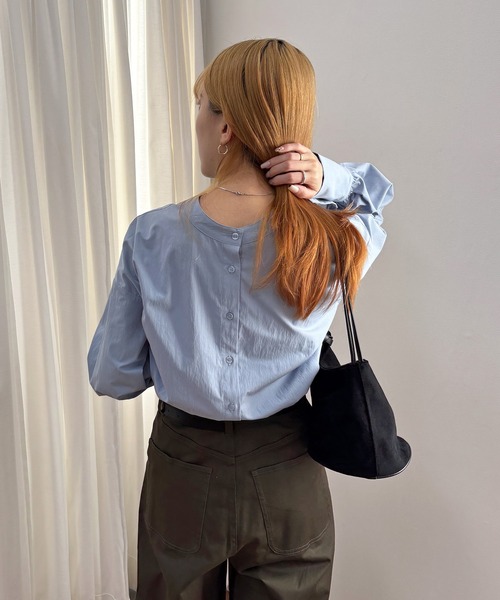 ISOOK(アイスー)の「【ISOOK / アイスー】2wayボウタイブラウス / リボンタイ シャツ スタンドカラー 2通り 前後2way マルチウェイ 長袖 白シャツ 青シャツ ホワイト ブルー(シャツ/ブラウス・レディース・ホワイト/ブルー・FREE)」の5枚目の写真