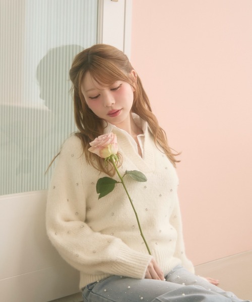 TITTY&CO.（ティティーアンドコー）の「シャツドッキングビジュー付きニット（ニット/セーター・レディース・アイボリー/グレー/ネイビー・FREE）」の4枚目の写真