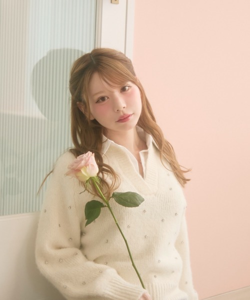 TITTY&CO.（ティティーアンドコー）の「シャツドッキングビジュー付きニット（ニット/セーター・レディース・アイボリー/グレー/ネイビー・FREE）」の6枚目の写真