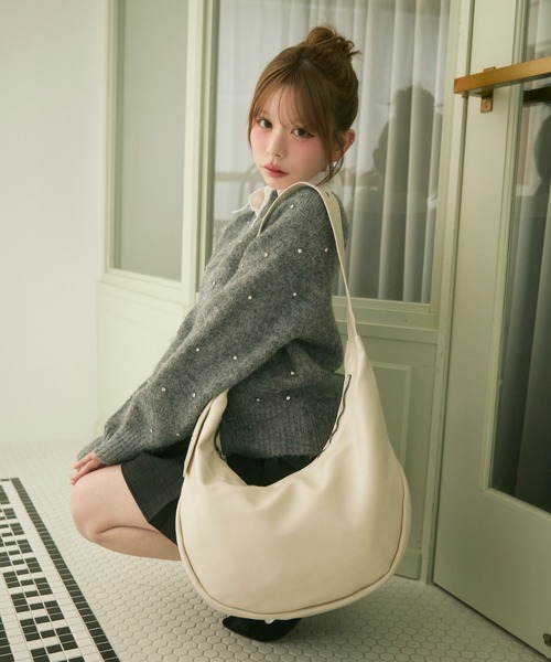 TITTY&CO.（ティティーアンドコー）の「シャツドッキングビジュー付きニット（ニット/セーター・レディース・アイボリー/グレー/ネイビー・FREE）」の21枚目の写真