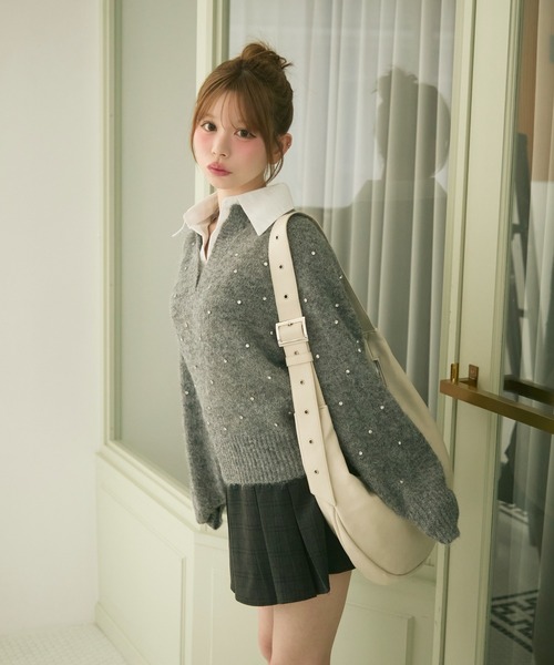 TITTY&CO.（ティティーアンドコー）の「シャツドッキングビジュー付きニット（ニット/セーター・レディース・アイボリー/グレー/ネイビー・FREE）」の22枚目の写真